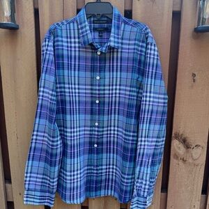 BANANA REPUBLIC. Slim fit, Untucked, Long Sleeve Shirt. Size Medium